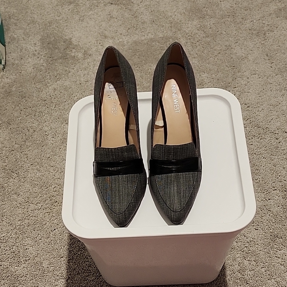 Nine West Black and Gray Flats